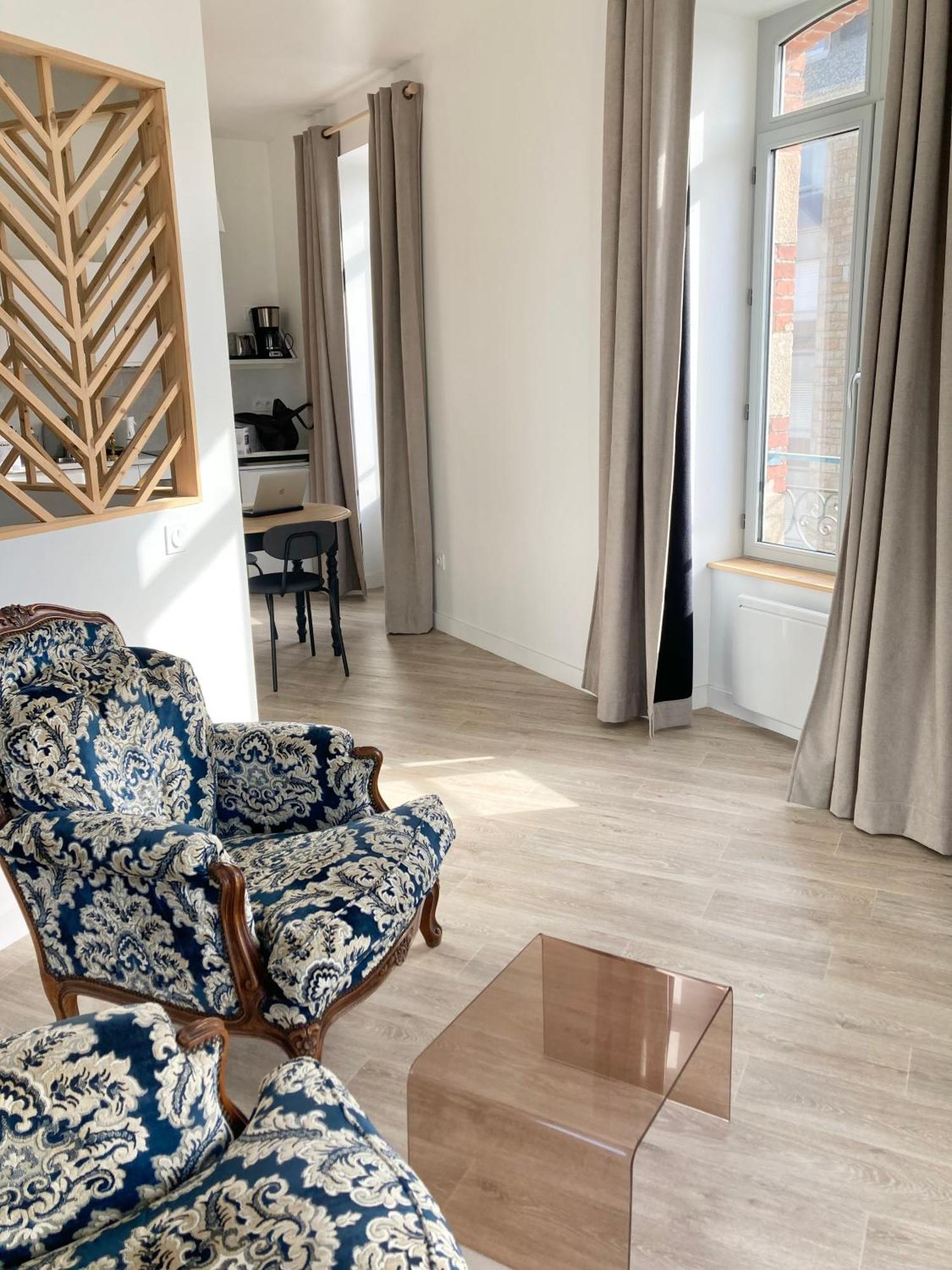 La Belle Consigne - Appartements Dinan Centre Gare מראה חיצוני תמונה